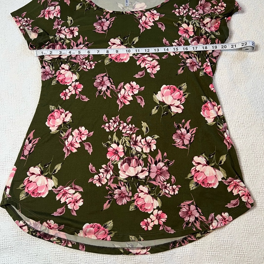 Cute floral top - Picture 4 of 4